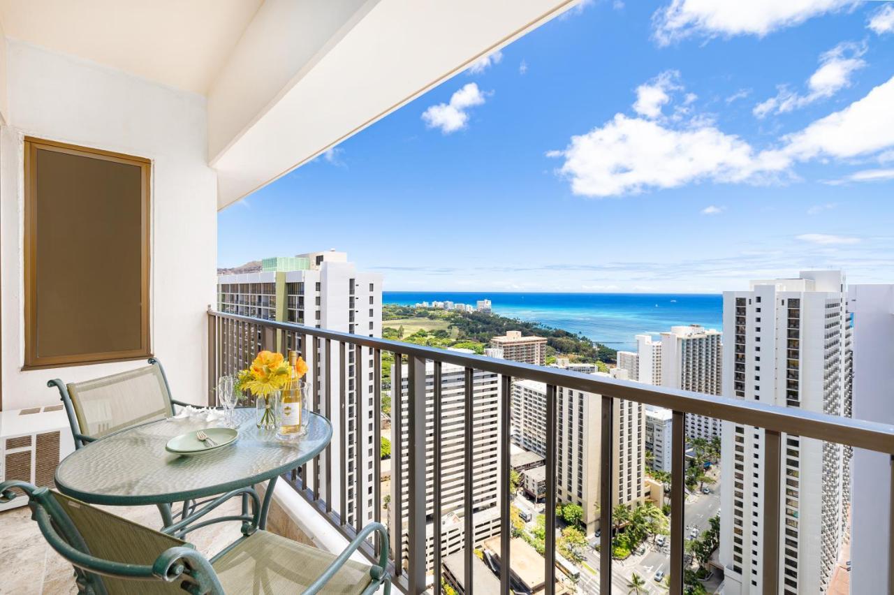 Upscale Penthouse With Ocean Views - Free Parking Apartment Honolulu Exterior photo