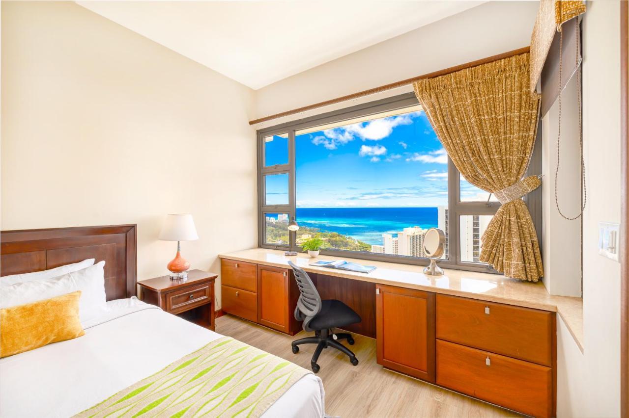 Upscale Penthouse With Ocean Views - Free Parking Apartment Honolulu Exterior photo