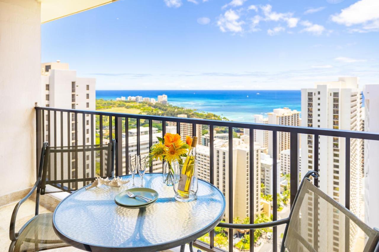 Upscale Penthouse With Ocean Views - Free Parking Apartment Honolulu Exterior photo