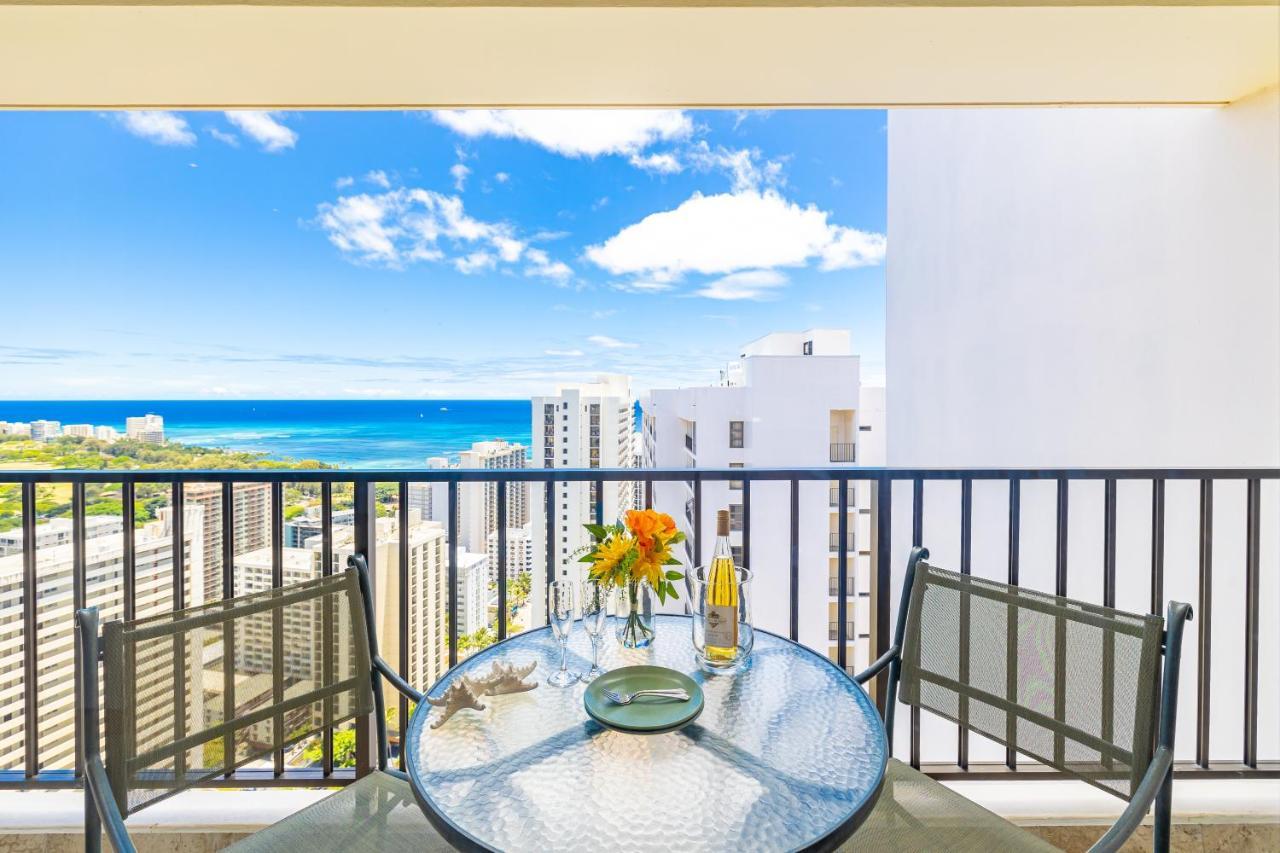 Upscale Penthouse With Ocean Views - Free Parking Apartment Honolulu Exterior photo
