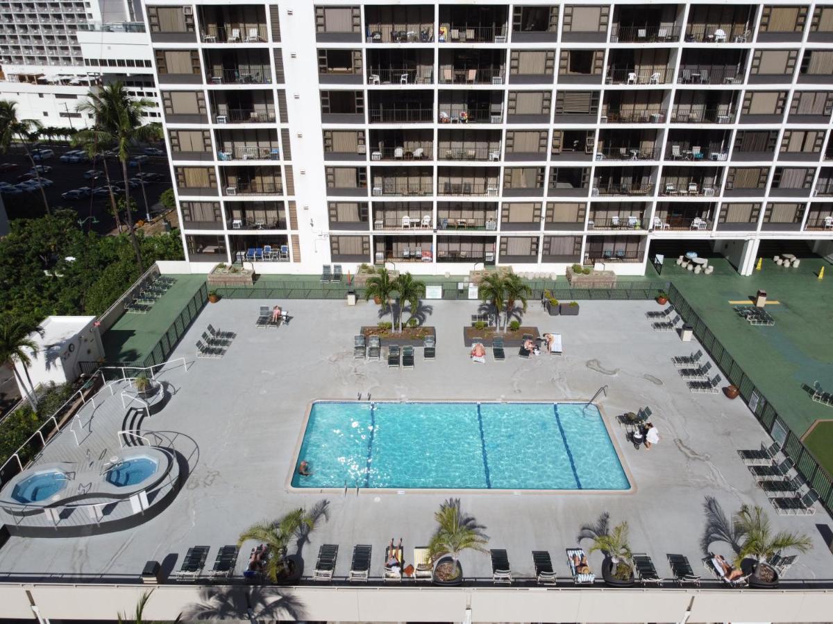 Upscale Penthouse With Ocean Views - Free Parking Apartment Honolulu Exterior photo