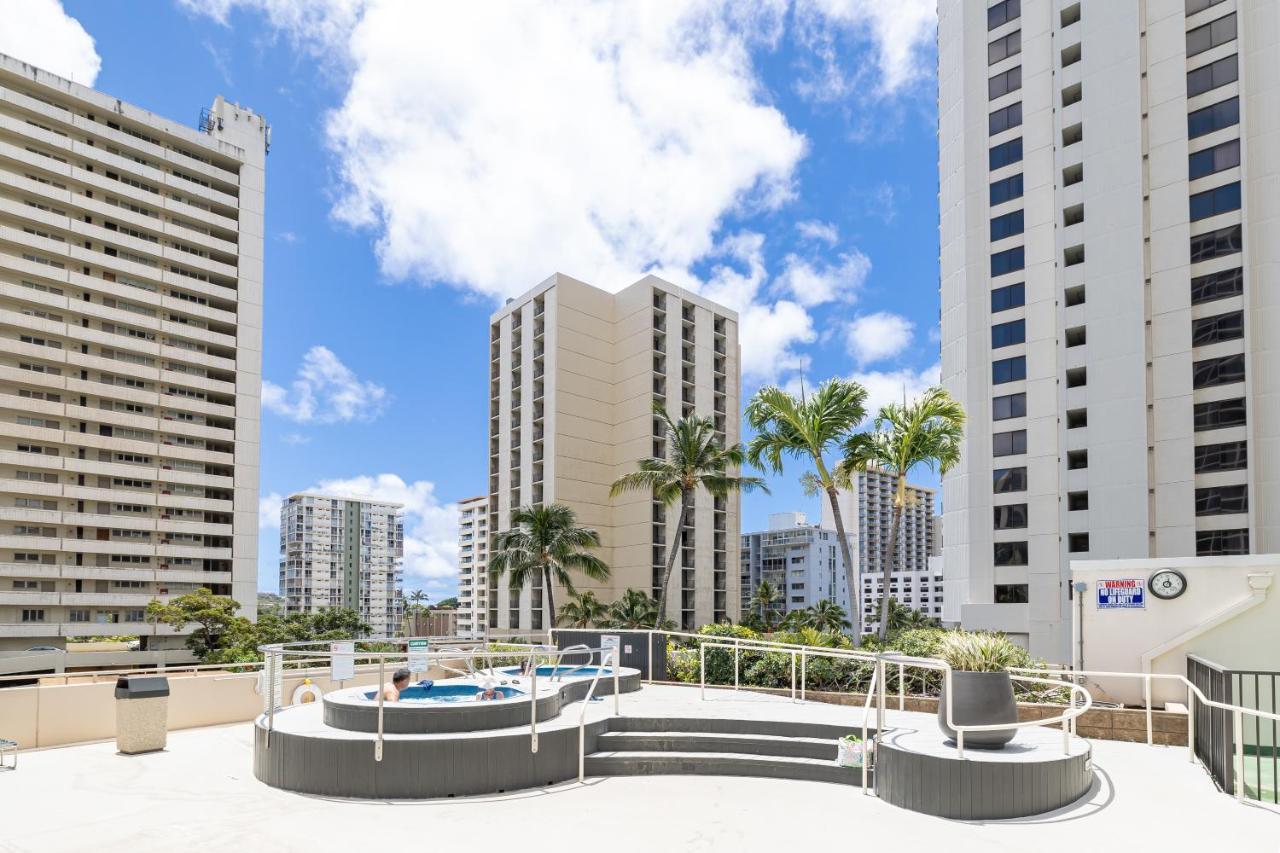 Upscale Penthouse With Ocean Views - Free Parking Apartment Honolulu Exterior photo