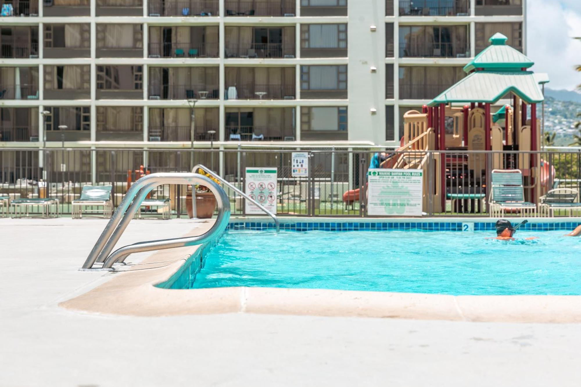 Upscale Penthouse With Ocean Views - Free Parking Apartment Honolulu Exterior photo